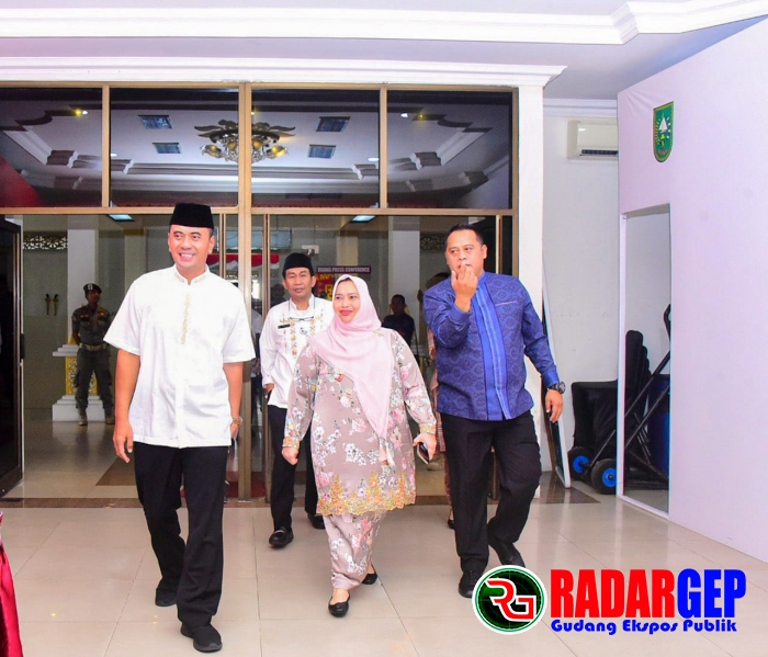 Bupati Kasmarni Hadiri HUT Korem 031/WB Ke-64