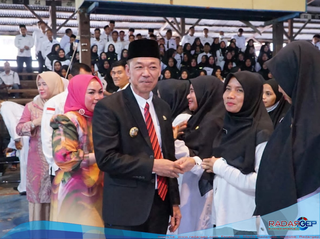 Bupati Rohil Serahkan 995 SK PPPK Guru dan Tenaga Teknis Formasi Tahun 2022