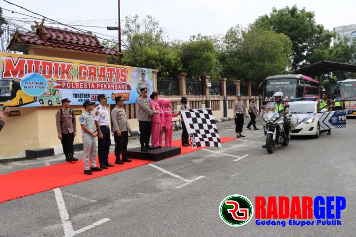 Kapolresta Pekanbaru Lepas 2 Bus Rombongan Mudik Gratis Ke Sumbar