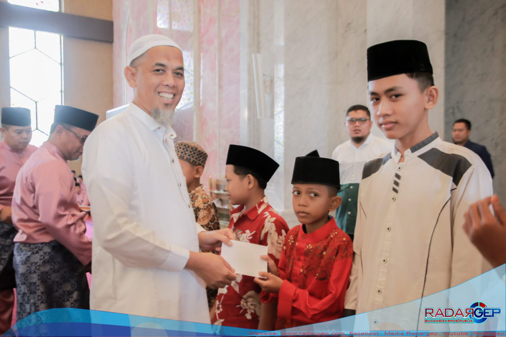 Bersama WaliKota Dumai, Bapenda Serahkan Bantuan Kepada Panti Asuhan