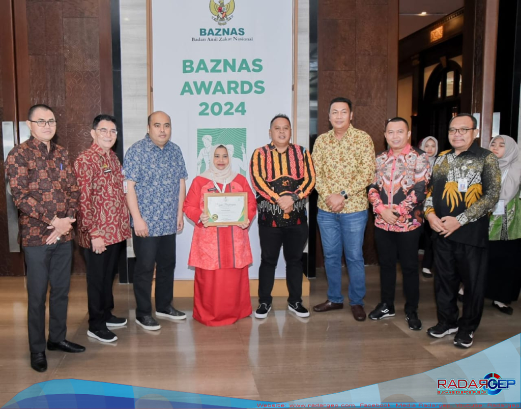 Bupati Bengkalis Terima Penghargaan Baznas Award