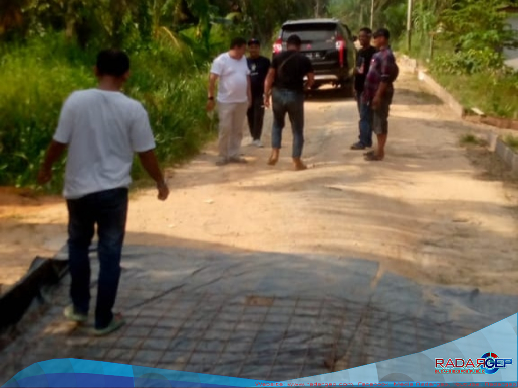 Perangkat Desa Turut Mengawasi Proyek Pemprov di Desa Jumrah