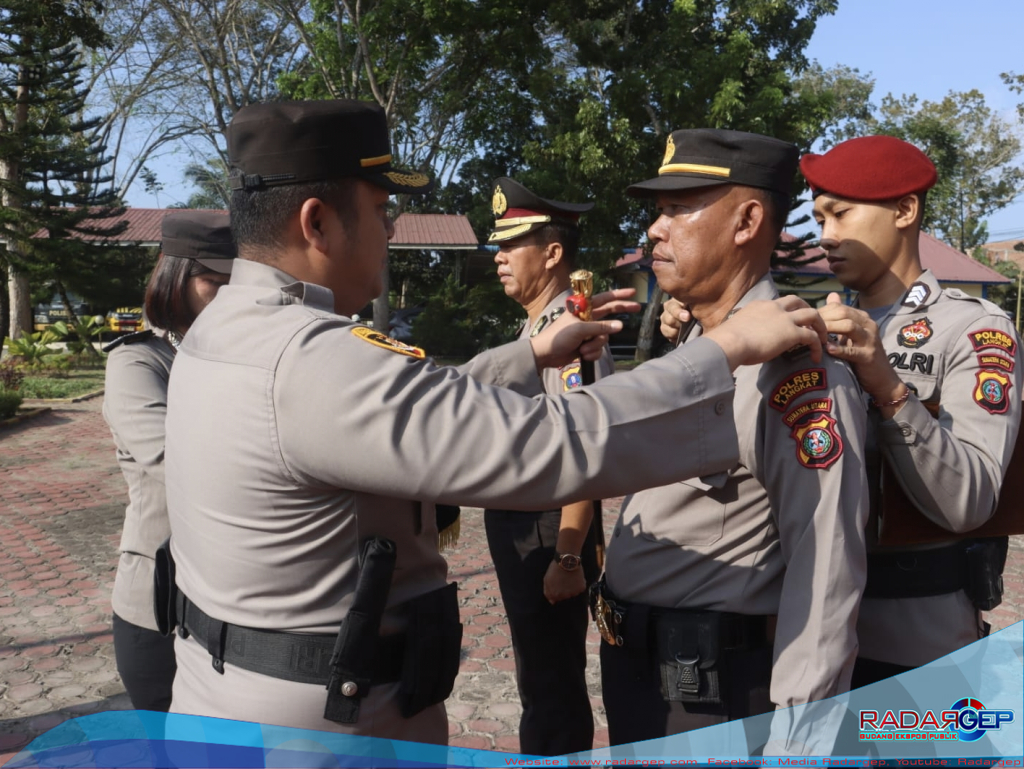Kapolres Langkat Pimpin Upacara Kenaikan Pangkat Pengabdian Personel