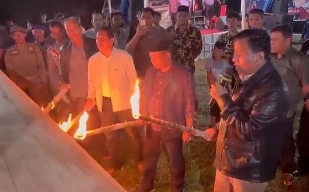 Bupati Suhardiman Amby Menghadiri Acara Melayur Jalur Pandekar Panjang Bukit Siguntur 2024