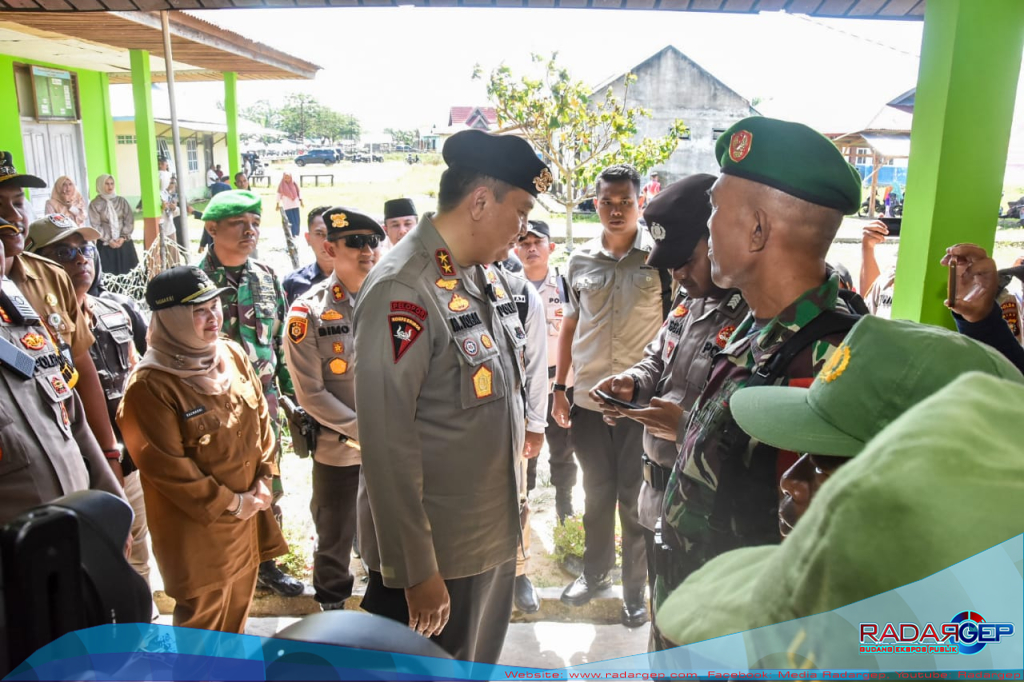 Pastikan Kesiapan TPS, Bupati Kasmarni Dampingi Kapolda Riau ke Rupat