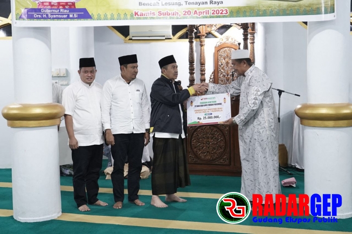 Gubernur Riau Salurkan Paket Santunan Idulfitri Di Masjid Paripurna Amaliyah Pekanbaru