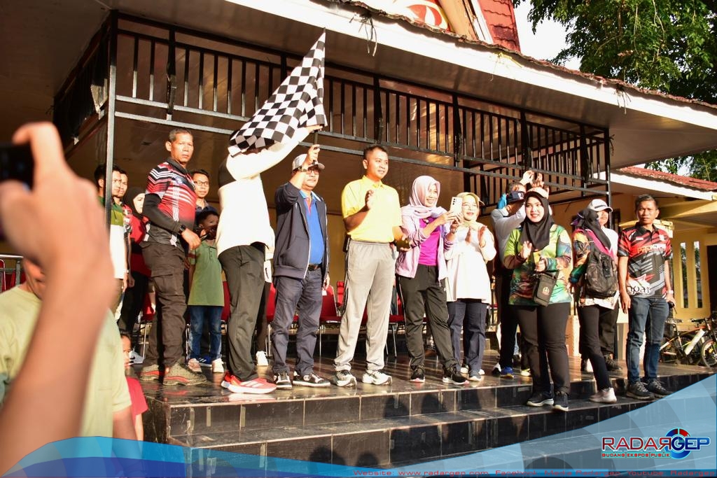 Pj Bupati Kampar Lepas Peserta CFD Berhadiah Dalam Rangka HUT RI Ke 78