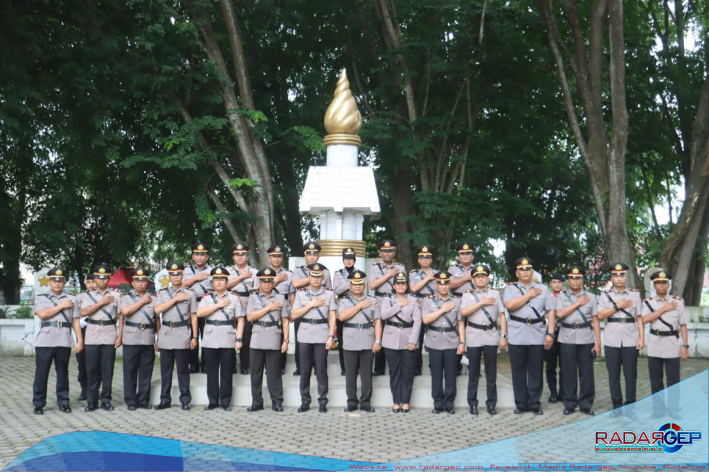 Hari Bhayangkara Ke-78 Wakapolres Langkat Pimpin Upacara Ziarah Makam Pahlawan