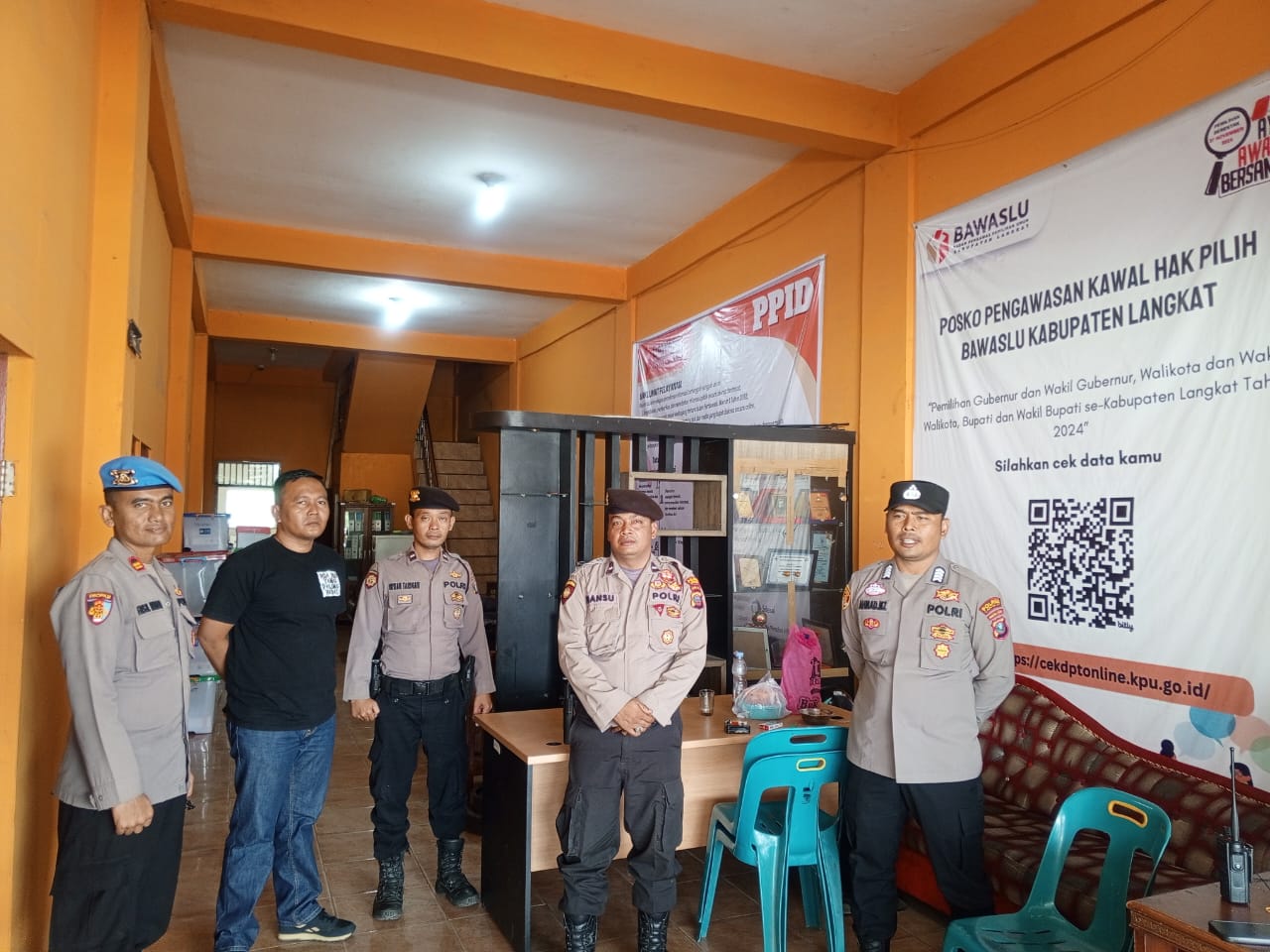 Subsatgas Propam Polres Langkat Lakukan Pengawasan Personil di Kantor Penyelenggara Pilkada