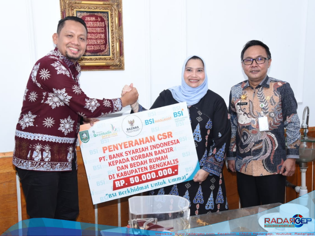 Bupati Kasmarni Terima CSR Korban Banjir dan Bedah Rumah