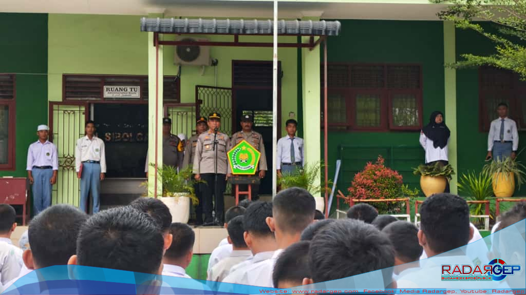 Polres Sibolga Bentuk Generasi Muda Taat Hukum Melalui Police Goes To School di MAN Sibolga