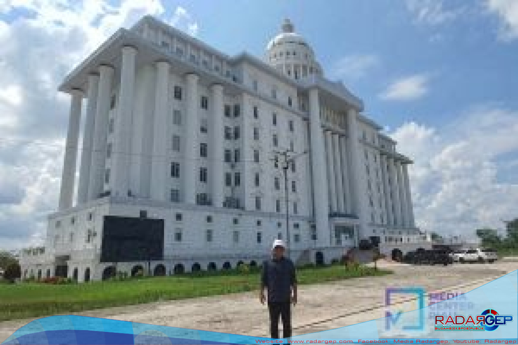 Afrizal Sintong Khawatir Kantor Bupati Rohil Ambruk Ditelan Sungai