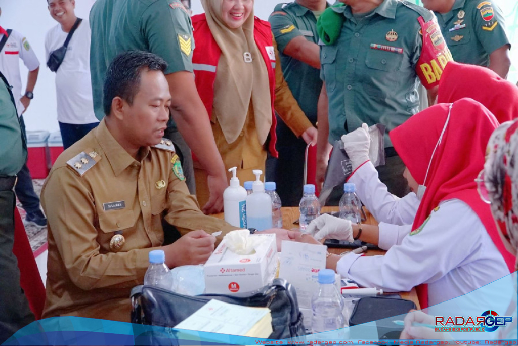 Sambut HBA Ke-63 dan HUT IAD Ke-XXIII, Wabup Rohil Ikut Donor Darah di Kejari Rohil