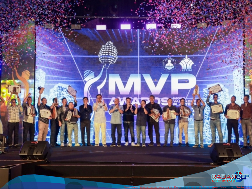 Unit Kerja dan Kebun PalmCo Regional 1 Serahkan MVP Award Tahun 2023