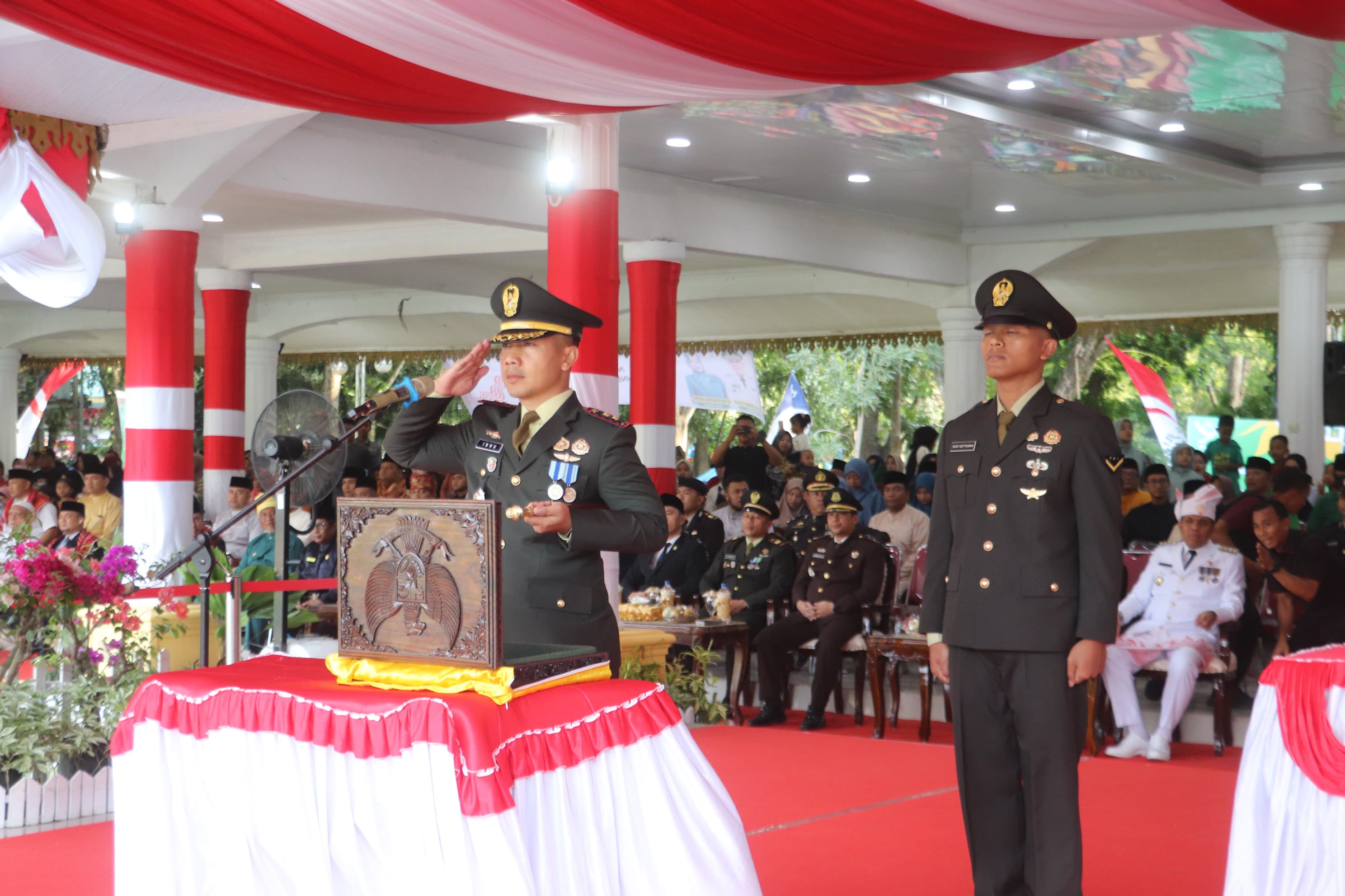 Penurunan Bendera HUT RI ke-79, Ipda Made Intan Isaka Sri Maharani Menjadi Komandan Upacara