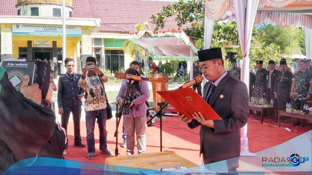 Bupati Rohil Afrizal Sintong Melantik Jabatan Struktural Pengawas, Pjs Penghulu dan Kepala Puskesmas
