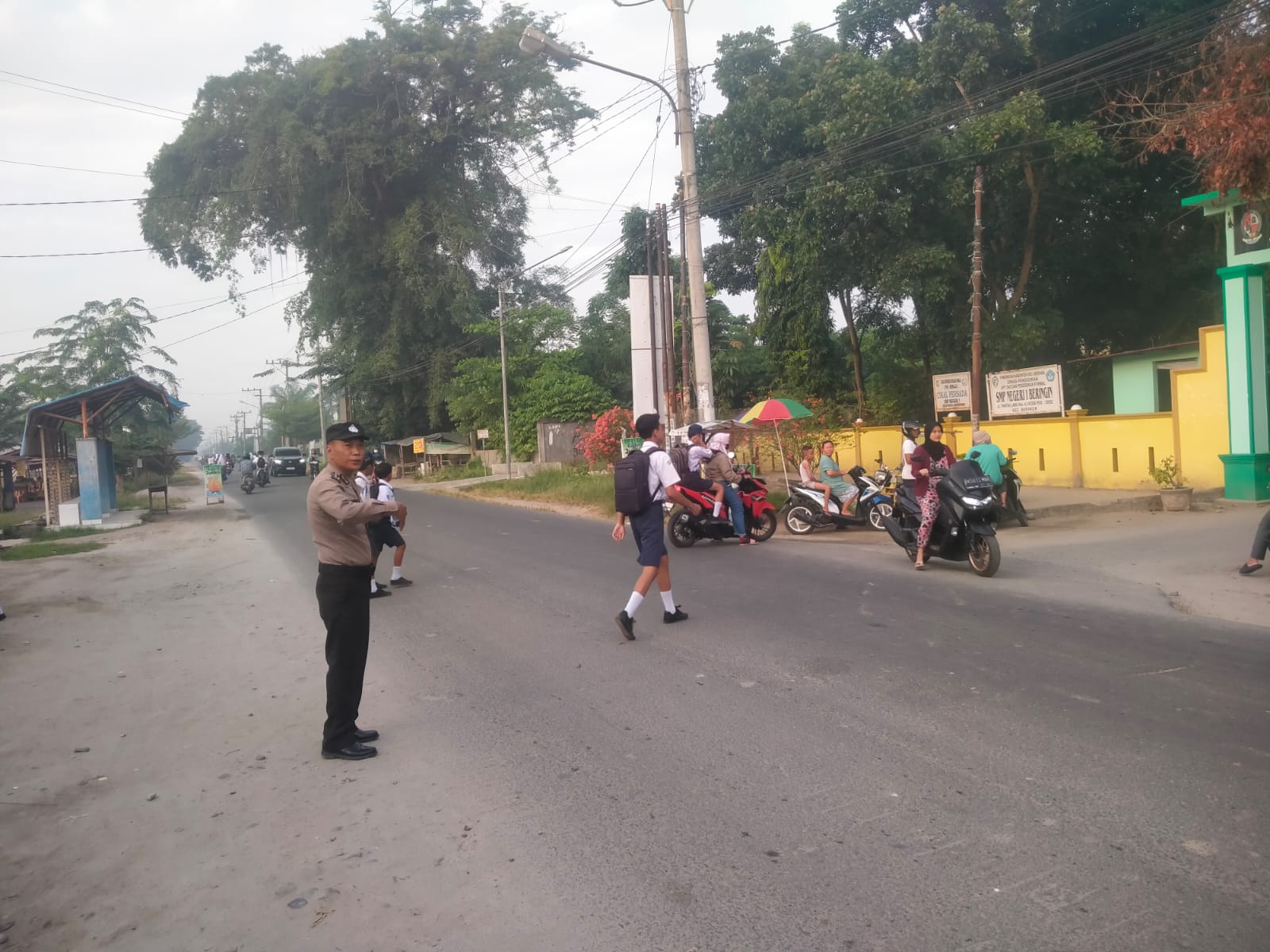 Pengaturan Lalu Lintas di Pagi Hari, Bentuk Pelayanan Polri Kepada Masyarakat
