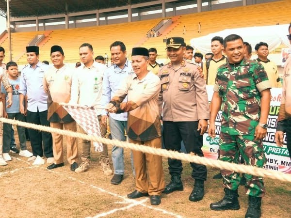 Bupati Kuansing Buka Kejuaraan Olah Raga Tradisional KORMI