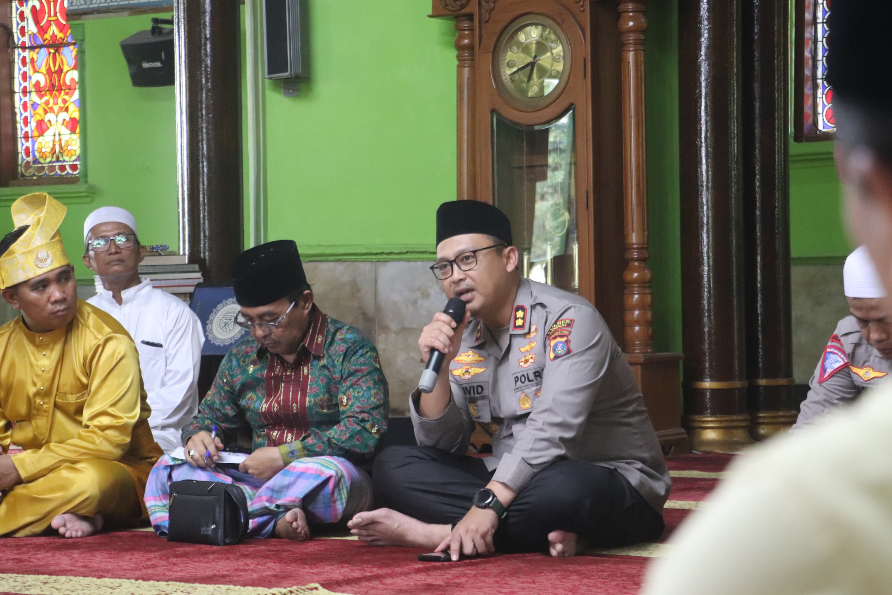 Melalui Sholat Jumat Berjamaah, Kapolres Jalin Silaturahmi Bersama Warga Tanjung Pura