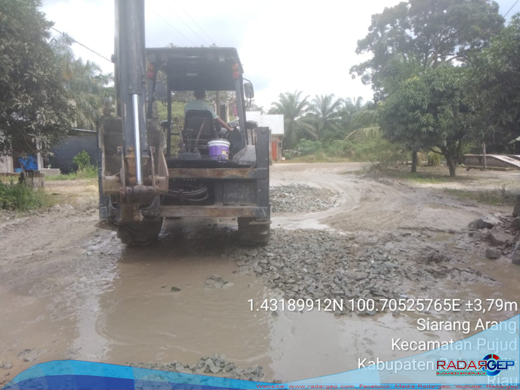 PUPR PKPP Rokan Hilir Lakukkan Perbaikan Ruas Jalan Rusak Akibat Banjir