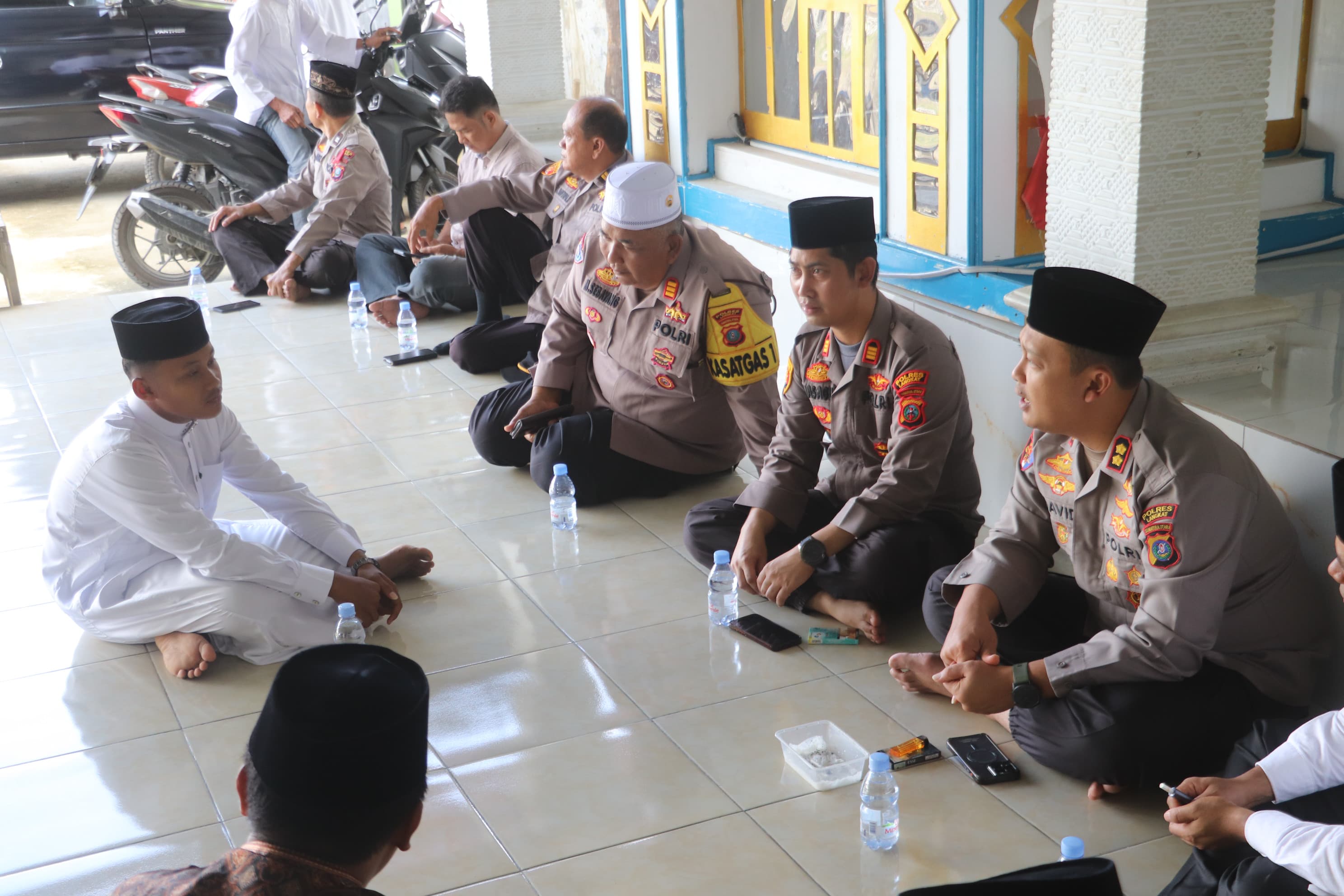 Warga Kecamatan Padang Tualang Sambut Hangat Kapolres Langkat dalam Program Jumat Curhat