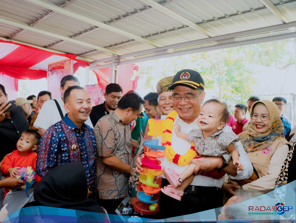 Menko PMK Muhadjir Effendy Kunjungi Tanah Merah Siak Hulu, Pj Bupati Paparkan Kondisi Kampar Terkini