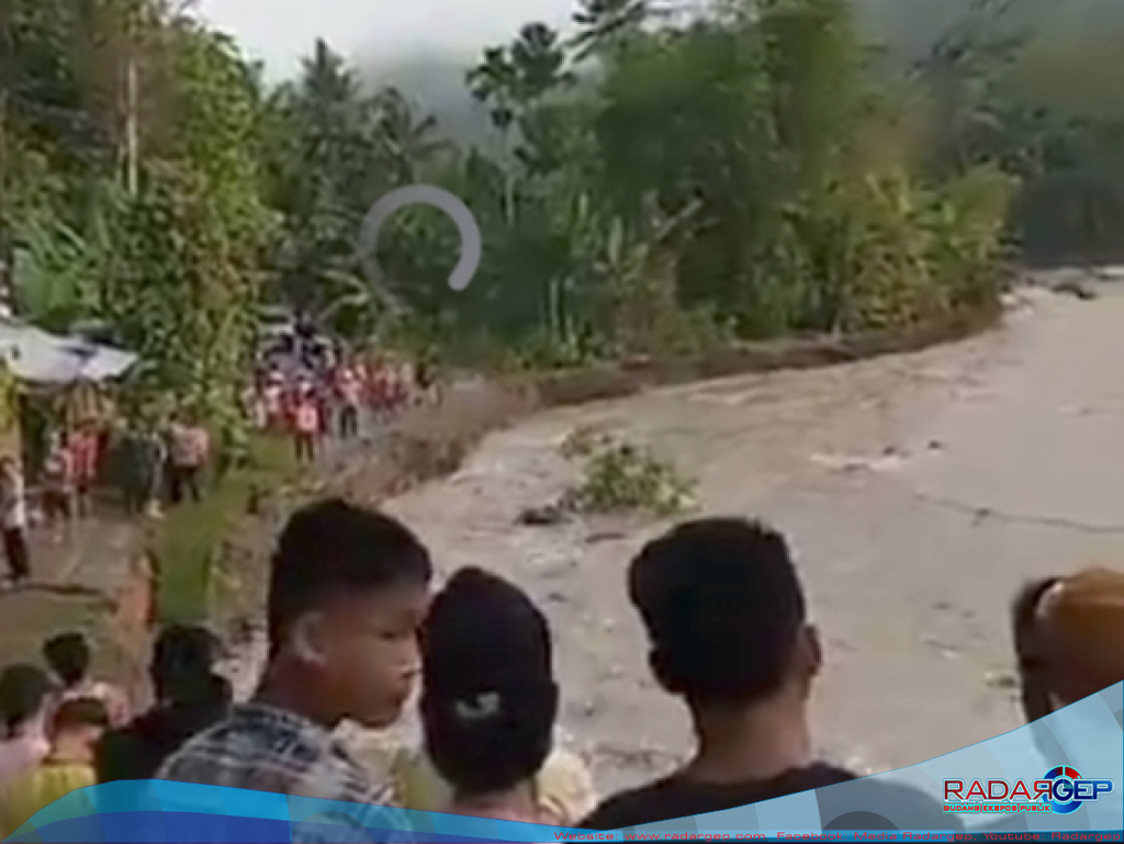 Jalan Penghubung Antar Kecamatan di Kabupaten Nias Selatan Putus Total