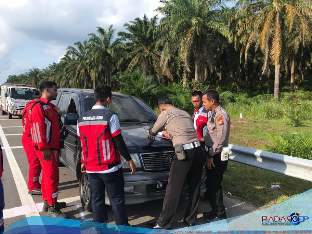 Tabrak Truk Di Tol Permai, Penumpang Toyota Krista Tewas