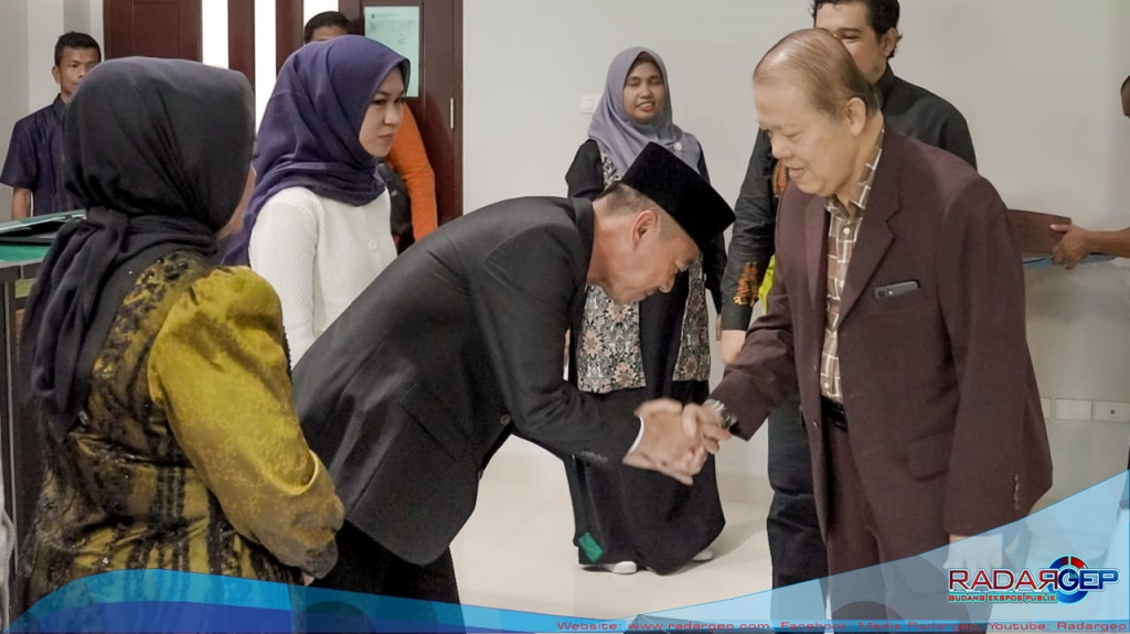 Bupati Rohil Afrizal Sintong Lulus Ujian Tesis di Pascasarjana UIR