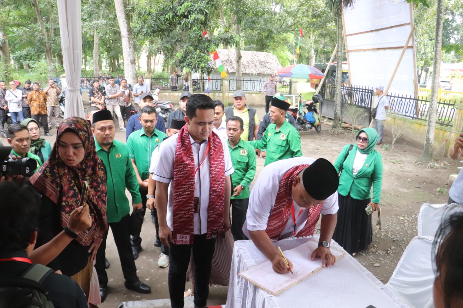 Polres Langkat Laksanakan Pengamanan di Hari Kedua Pendaftaran Balon Bupati dan Wabub Bupati
