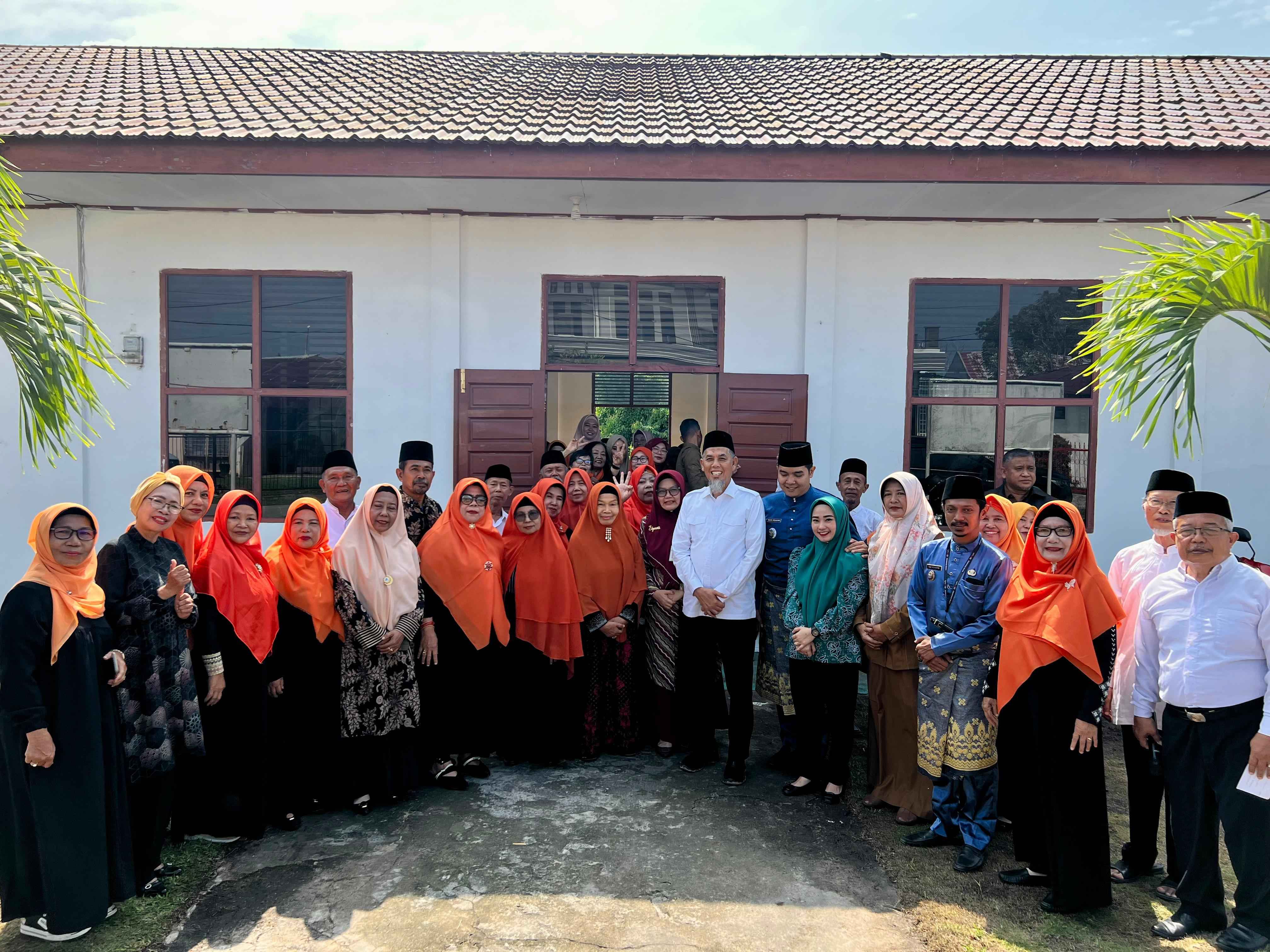 Perdana di Kota Dumai, Wako Resmikan Sekolah Lansia Senja Ceria Kecamatan Dumai Selatan