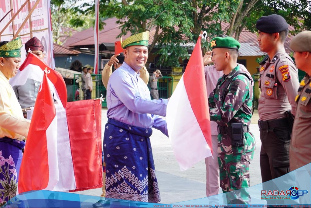 Bagikan 10 Juta Bendera Merah Putih Kepada Mayarakat Kabupaten Kampar