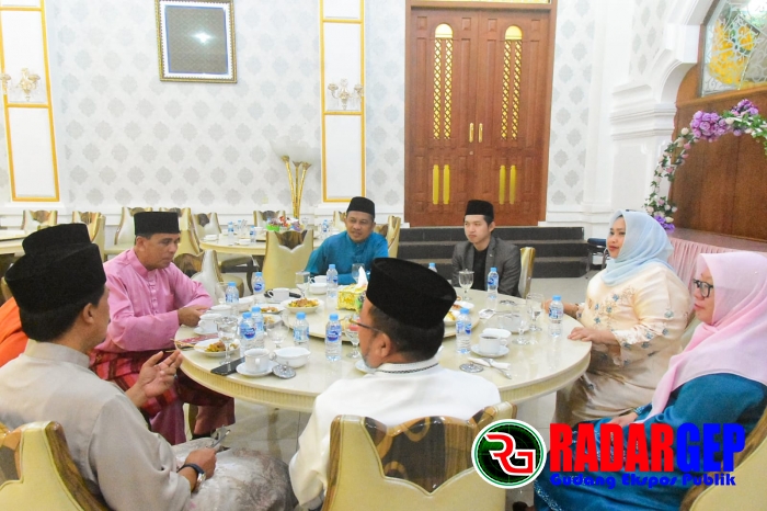Bupati Bengkalis Sarapan Bersama Dengan Ustadz Koh Dennis