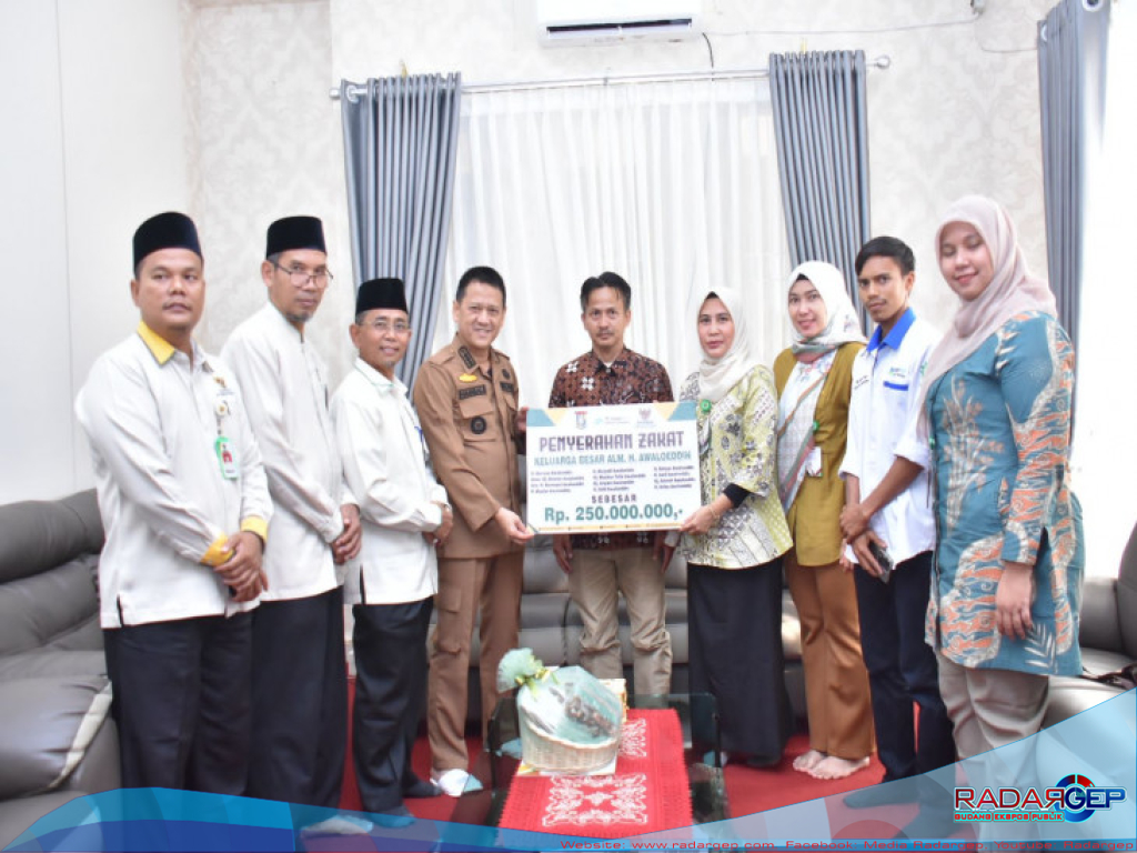 Pj Bupati Kampar Apresiasi Zakat Mal Keluarga Besar Alm. H. Awaloeddin Sebesar Rp 250 Juta Kepada Baznas Kampar