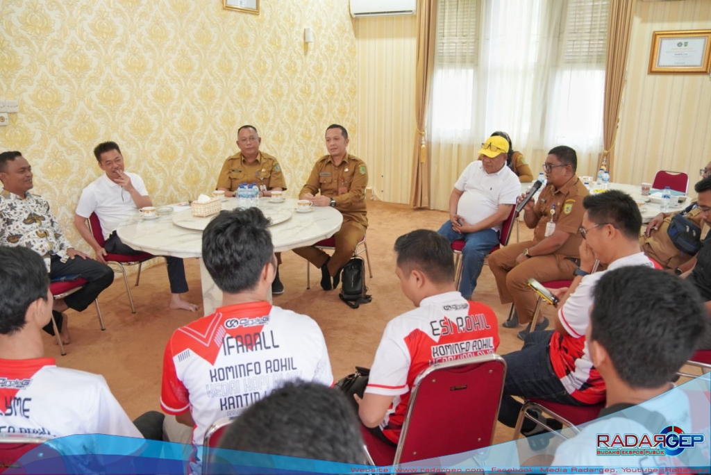 Bupati Lepas Keberangkatan ESI Rohil Tanding Mobile Legend untuk PON 2024