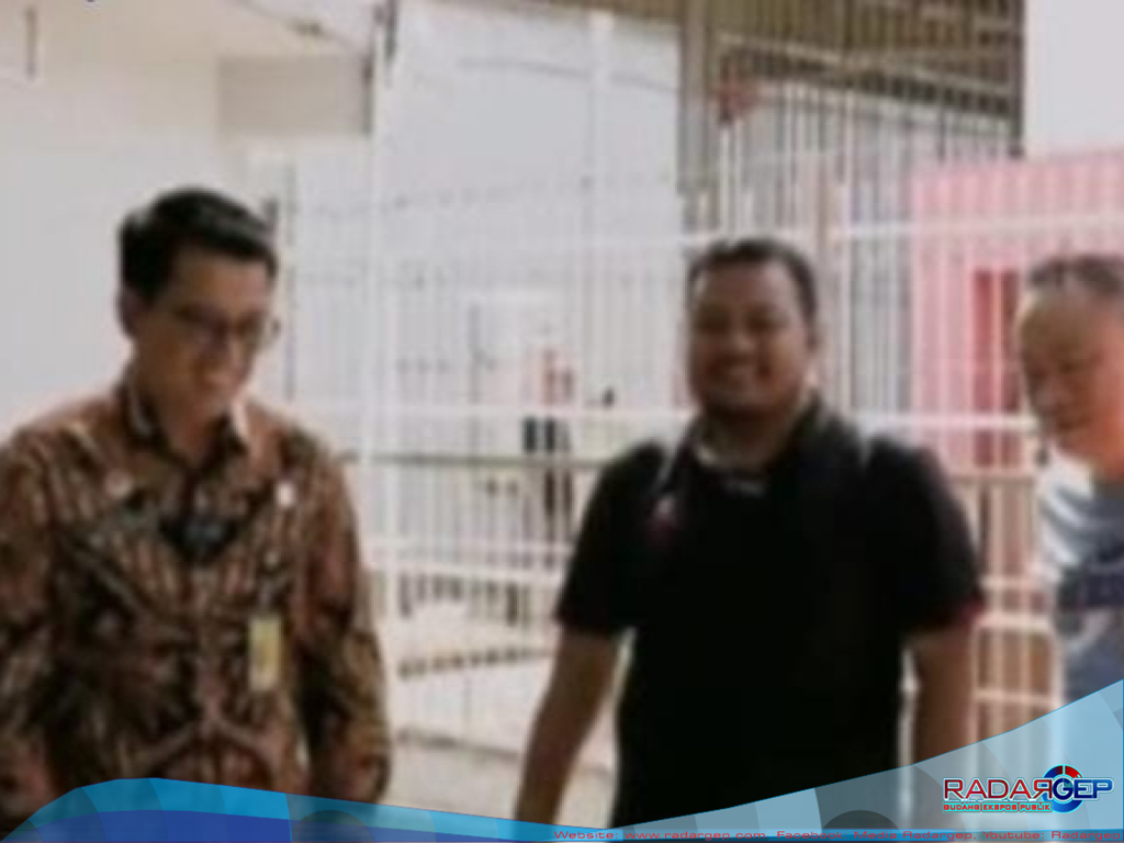 Karutan Kelas 1 Medan Kanwil Kemenkumham Sumut Bersama Warga Binaan Tabur Bibit Ikan Lele