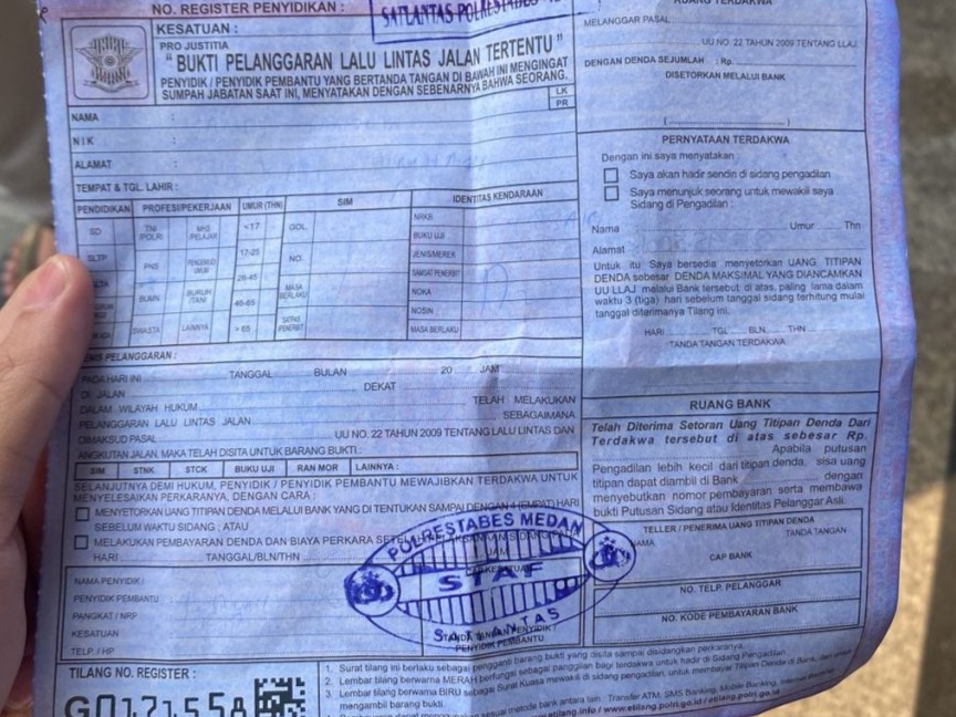 Oknum Satlantas Polrestabes Medan Paksa Pengendara Sepmor Bayar Pajak STNK