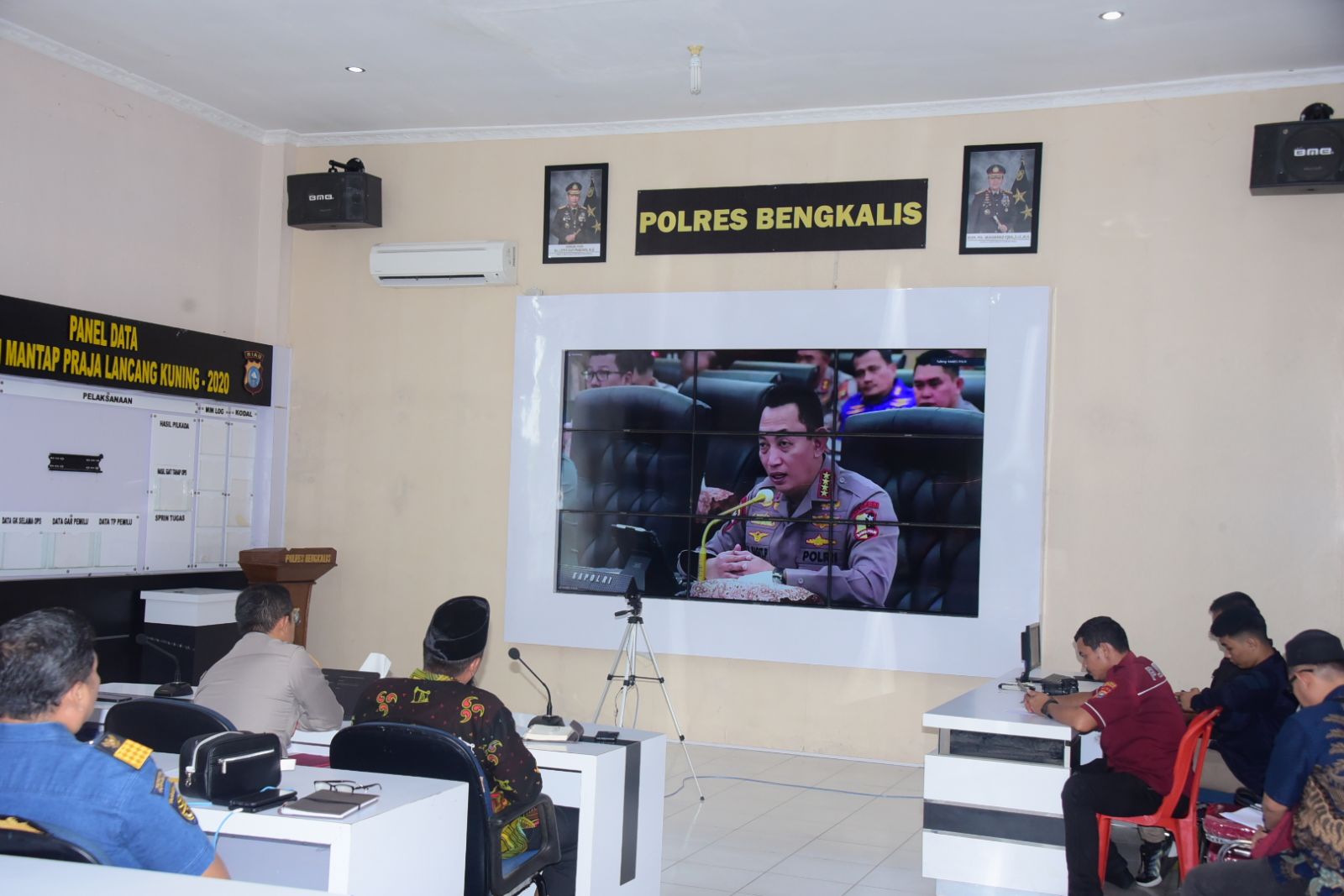 Bupati Kasmarni Ikuti Rapat Kesiapan Pengamanan Idul Fitri 1444 Hijriyah Secara Virtual