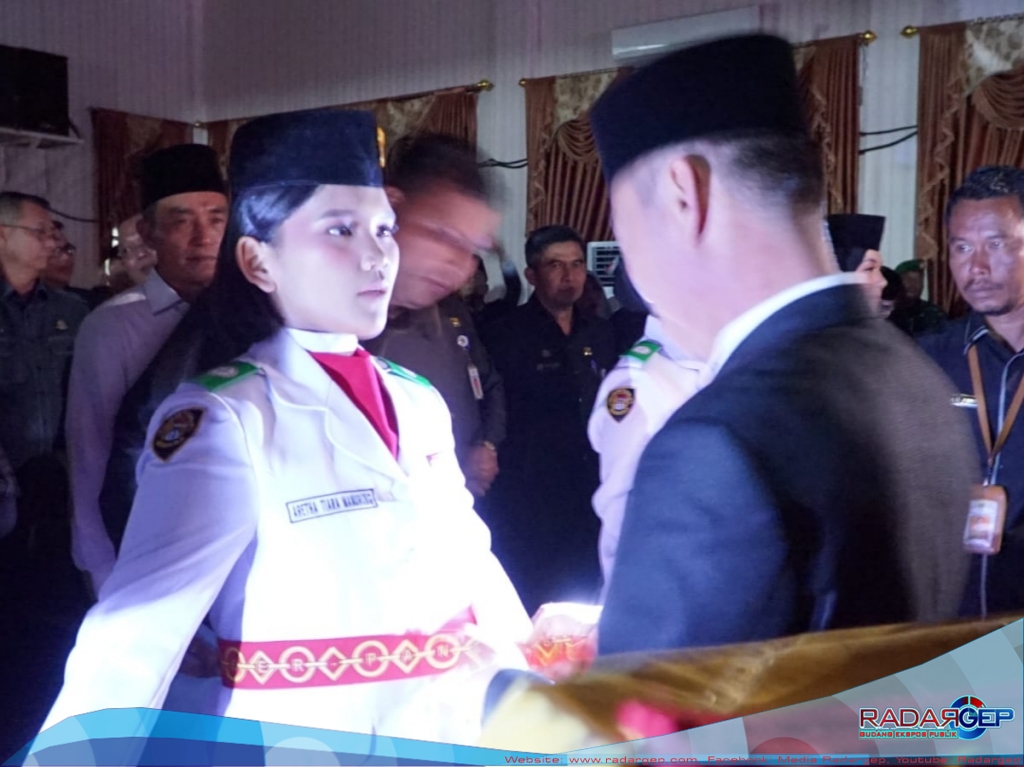 Bupati Rohil Kukuhkan Pasukan Pengibaran Bendera Pusaka