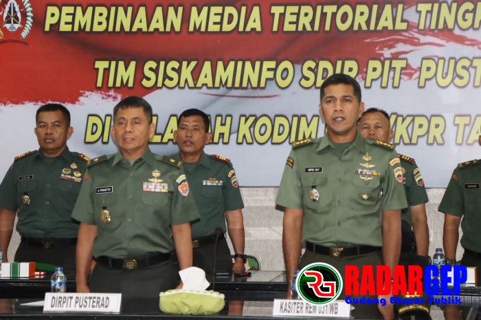 Tim Siskaminfo Dir PIT PUSTERAD Lakukan Kunjungan Kerja Di Makodim 0313/KPR