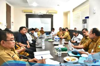 Pj Bupati Kampar Pimpin Rakor Pengendalian Dana PI 10% Wilayah Kerja Migas di Kabupaten Kampar