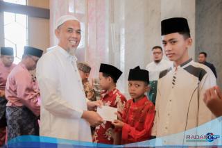 Bersama WaliKota Dumai, Bapenda Serahkan Bantuan Kepada Panti Asuhan