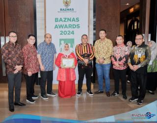 Bupati Bengkalis Terima Penghargaan Baznas Award