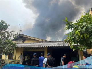 Brimob Polda Sumut Tanggap Cepat Kebakaran di Medan Timur