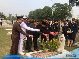 Kajati Riau Hadiri Upacara Ziarah Nasional Dalam Rangka HUT TNI Ke-78 Tahun