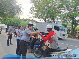 Rutan Kelas I Labuhan Deli Berbagi Takjil Berbuka Kepada Masyarkat