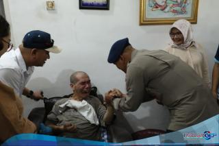 Brimob Polda Sumut Peduli .Jenguk Tokoh Karate INKANAS yang Sakit