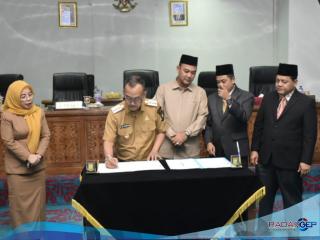 DPRD dan PJ Bupati Kampar Teken KUA-PPAS APBD Perubahan 2023 Sebesar Rp 2.704 T