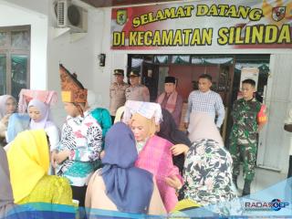 Kapolsek Kotari Didampingi Wakapolsek Menghadiri Kegiatan Pengamanan Halal Bihala Pemkab Sergai