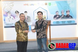 Terima Penghargaan Dari PWI, Bupati Kasmarni: Terima Kasih PWI, Pemerintah Dan Pers Adalah Mitra Yang Saling Menguatkan